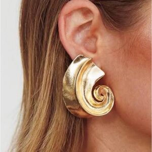 Selfie Leslie Calypso Gold Spiral Shell Earrings